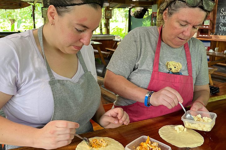 Hands-on farm-to-table cooking class in La Fortuna, Costa Rica, with fresh ingredients and traditional methods, photo 8 | wizardtrip