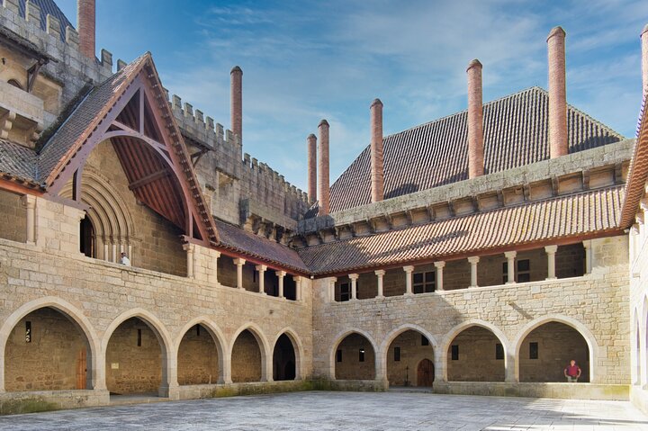 Excursión en grupo reducido explorando las históricas Guimarães y Braga, Portugal, incluyendo castillos y catedrales, foto 10 | wizardtrip