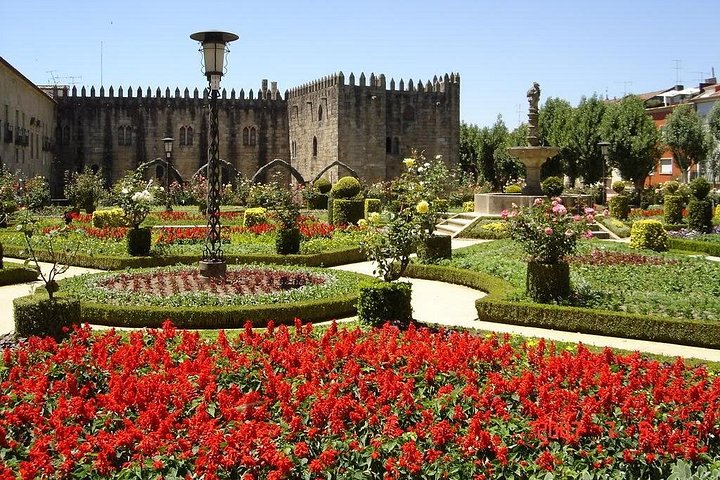Excursión en grupo reducido explorando las históricas Guimarães y Braga, Portugal, incluyendo castillos y catedrales, foto 17 | wizardtrip