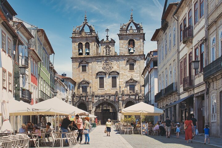 Excursión en grupo reducido explorando las históricas Guimarães y Braga, Portugal, incluyendo castillos y catedrales, foto 18 | wizardtrip