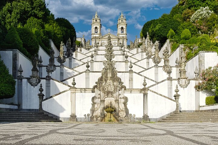 Excursión en grupo reducido explorando las históricas Guimarães y Braga, Portugal, incluyendo castillos y catedrales, foto 22 | wizardtrip