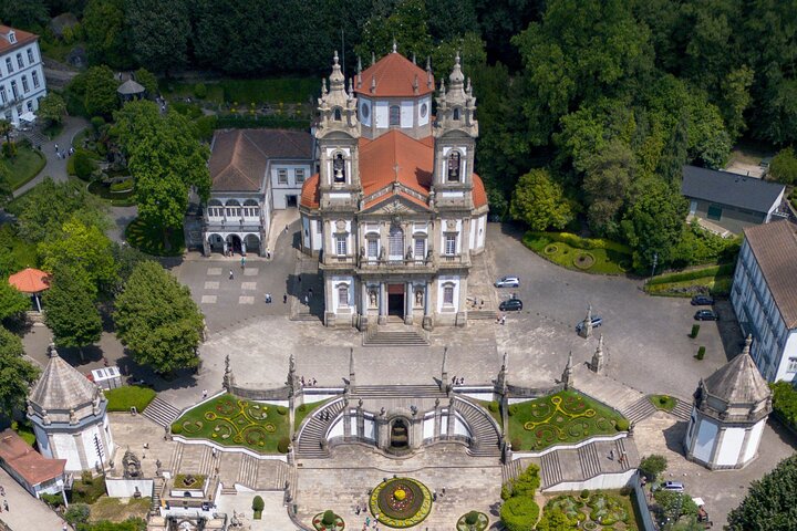 Excursión en grupo reducido explorando las históricas Guimarães y Braga, Portugal, incluyendo castillos y catedrales, foto 25 | wizardtrip