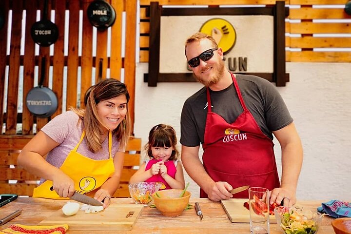 Authentic Guatemalan cooking class experience in Antigua, Guatemala, with volcano views, photo 6 | wizardtrip