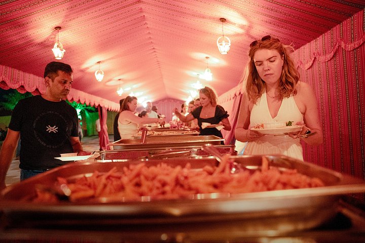 アブダビのデザートサファリで、デューンバッシング、ラクダ乗り、BBQディナー、伝統的なエンターテイメントをお楽しみください、写真12 | wizardtrip