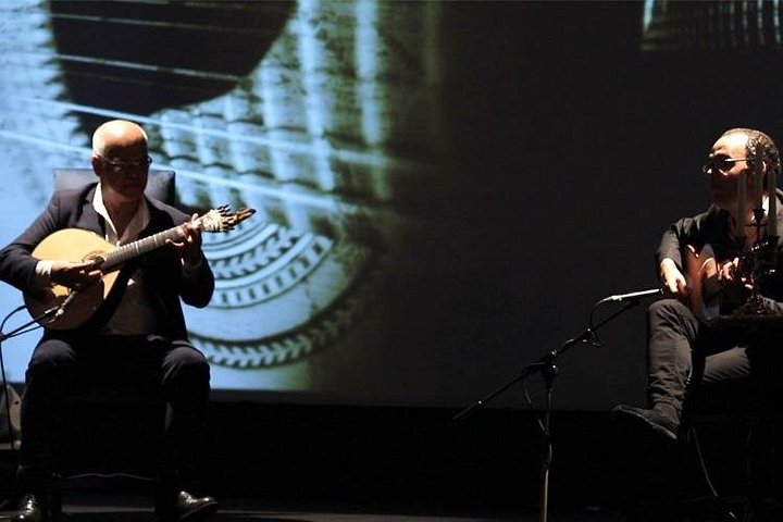 リスボンでのライブ・ファド・パフォーマンス。親密な雰囲気の中で歌手とミュージシャンが登場します、写真12 | wizardtrip