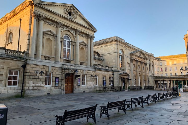 Guidet byvandring som utforsker Baths historiske arkitektur, inkludert Bath Abbey og The Roman Baths, foto 7 | wizardtrip