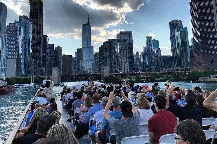 Arkitektur båttur på Chicago River som visar stadens landmärken, foto 6 | wizardtrip