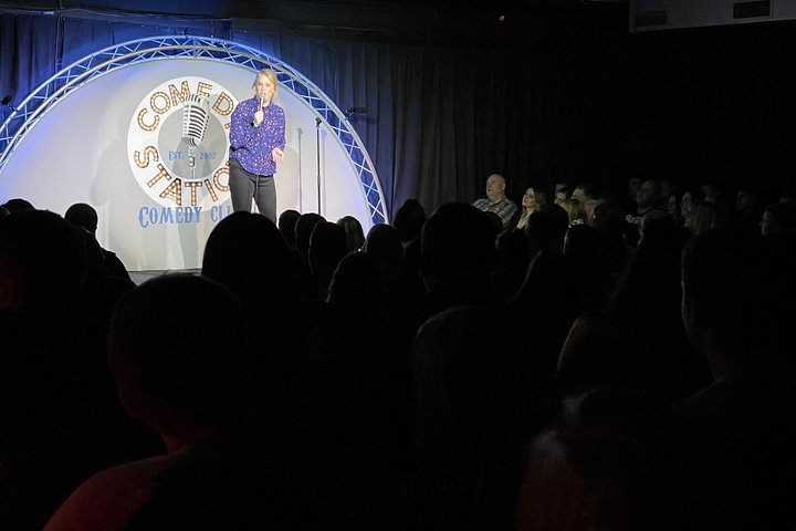 Geniet van een avond live comedy met topartiesten in de Comedy Station in Blackpool, foto 10 | wizardtrip