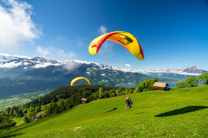 Tandem Paragliding Experience from Interlaken | wizardtrip