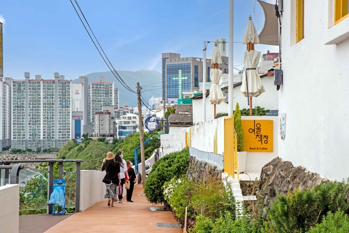 Tour pelos destaques de Busan com paisagens costeiras, vilas culturais e mercados, foto 25 | wizardtrip