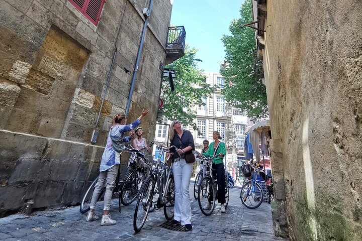 Bordeaux à Vélo : Visite Immersive de 3h par Monsieur Bacchus | wizardtrip