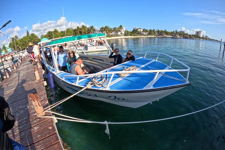 Nada con gentiles tiburones ballena en las aguas claras de Cancún, México, foto 10 | wizardtrip