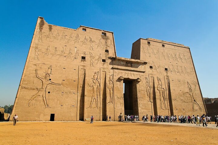 Een schilderachtige Nijlcruise van Aswan naar Luxor, Egypte, met oude tempels en ballonvaarten, foto 28 | wizardtrip