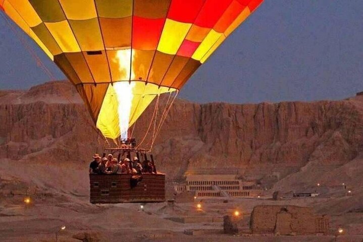 Sunrise Hot Air Balloon Over Luxor's Historical Sites | wizardtrip
