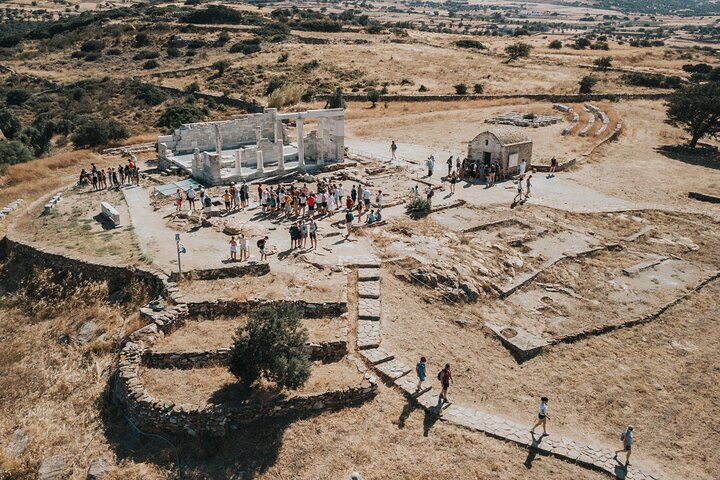 Naxos Highlights Bus Tour with Free Time for Lunch at Apeiranthos | wizardtrip