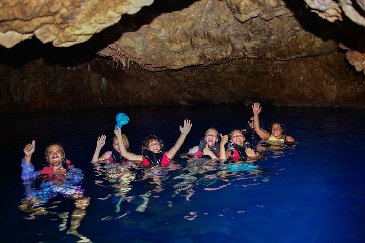 Aventura de caiaque marítimo explorando grutas e praias ao longo da costa de Kardamili na Grécia, foto 6 | wizardtrip