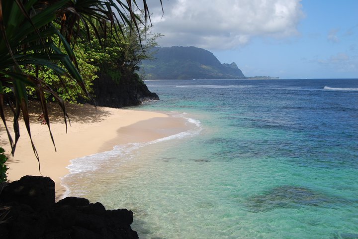 Hanalei Bay Morning Kayak and Snorkel Tour | wizardtrip