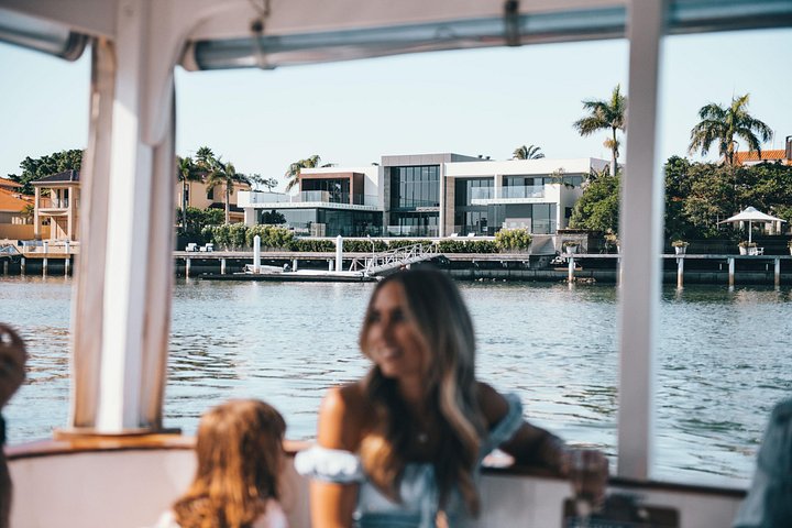 Nyt et naturskjønt 1-times kanalcruise i Mooloolaba, Australia, med luksuriøse hjem og kystutsikt, foto 8 | wizardtrip