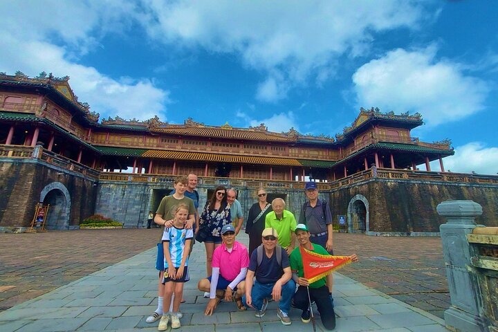 Tour met kleine groep die de Keizerlijke Stad Hue, Hai Van Pass en historische bezienswaardigheden vanuit Da Nang verkent, foto 49 | wizardtrip