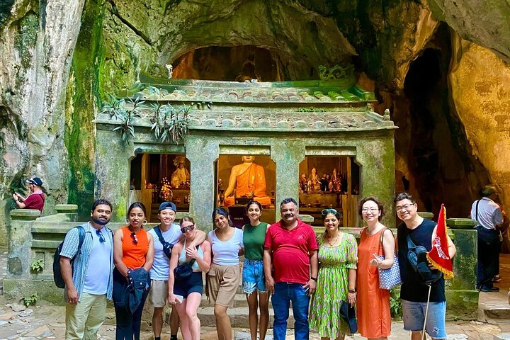 Turistas explorando as cavernas das Montanhas de Mármore e visitando a estátua da Dama Buda em Da Nang, Vietnã, foto 6 | wizardtrip