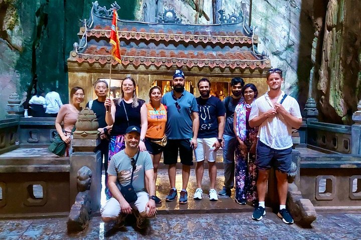 Turistas explorando as cavernas das Montanhas de Mármore e visitando a estátua da Dama Buda em Da Nang, Vietnã, foto 24 | wizardtrip
