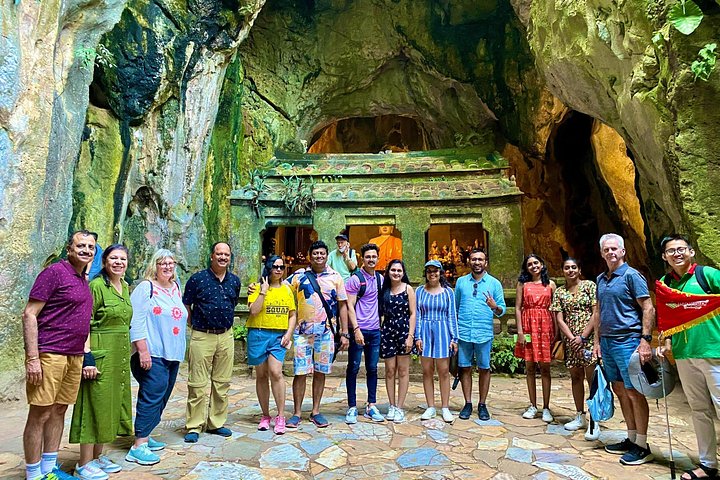 Turistas explorando as cavernas das Montanhas de Mármore e visitando a estátua da Dama Buda em Da Nang, Vietnã, foto 25 | wizardtrip