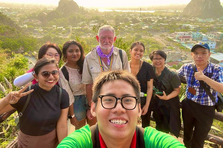 Turistas explorando as cavernas das Montanhas de Mármore e visitando a estátua da Dama Buda em Da Nang, Vietnã, foto 32 | wizardtrip