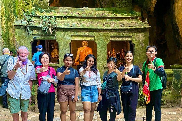Turistas explorando as cavernas das Montanhas de Mármore e visitando a estátua da Dama Buda em Da Nang, Vietnã, foto 33 | wizardtrip