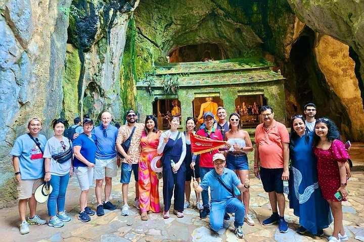 Turistas explorando as cavernas das Montanhas de Mármore e visitando a estátua da Dama Buda em Da Nang, Vietnã, foto 34 | wizardtrip