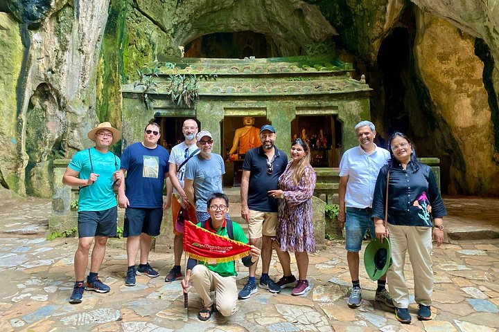 Turistas explorando as cavernas das Montanhas de Mármore e visitando a estátua da Dama Buda em Da Nang, Vietnã, foto 35 | wizardtrip