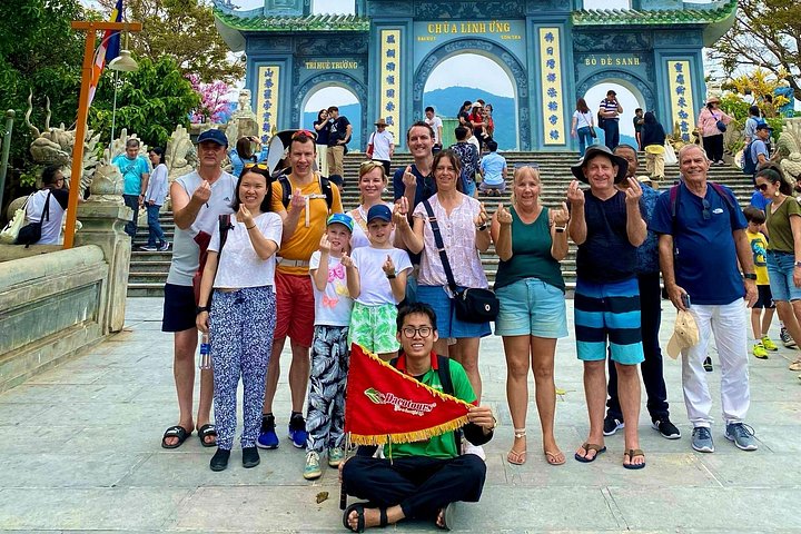 Turistas explorando as cavernas das Montanhas de Mármore e visitando a estátua da Dama Buda em Da Nang, Vietnã, foto 38 | wizardtrip
