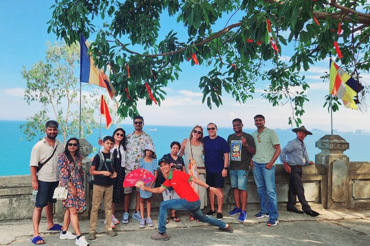 Turistas explorando as cavernas das Montanhas de Mármore e visitando a estátua da Dama Buda em Da Nang, Vietnã, foto 42 | wizardtrip