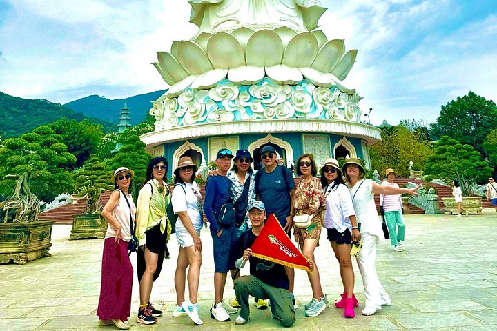 Turistas explorando as cavernas das Montanhas de Mármore e visitando a estátua da Dama Buda em Da Nang, Vietnã, foto 43 | wizardtrip