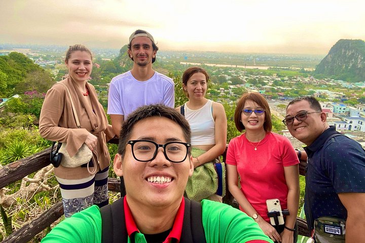 Turistas explorando as cavernas das Montanhas de Mármore e visitando a estátua da Dama Buda em Da Nang, Vietnã, foto 48 | wizardtrip