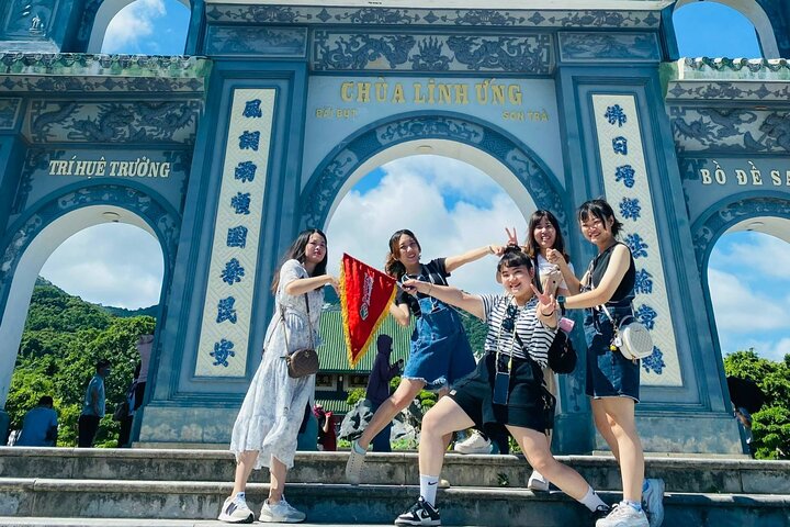 Turistas explorando as cavernas das Montanhas de Mármore e visitando a estátua da Dama Buda em Da Nang, Vietnã, foto 49 | wizardtrip