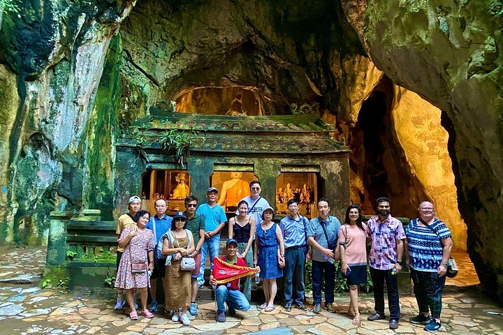 Des touristes explorant les Montagnes de Marbre et la Vieille Ville de Hoi An au Vietnam, photo 8 | wizardtrip