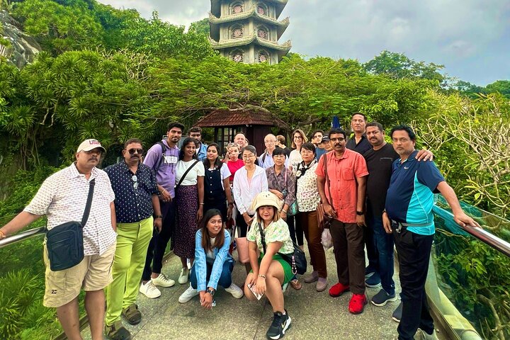 Des touristes explorant les Montagnes de Marbre et la Vieille Ville de Hoi An au Vietnam, photo 11 | wizardtrip