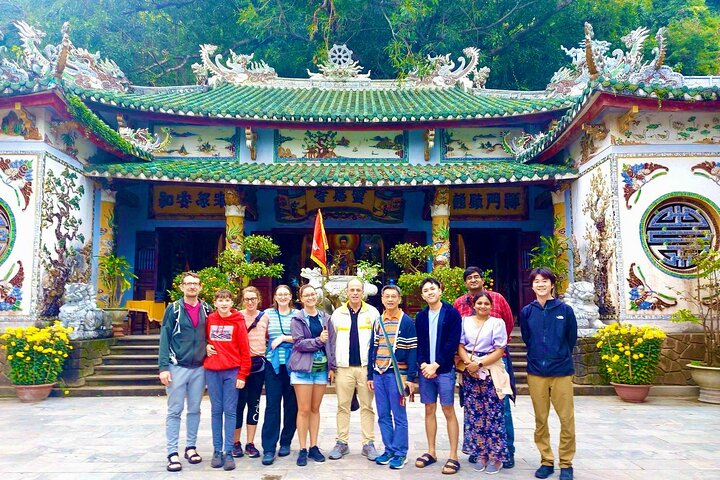 Des touristes explorant les Montagnes de Marbre et la Vieille Ville de Hoi An au Vietnam, photo 20 | wizardtrip