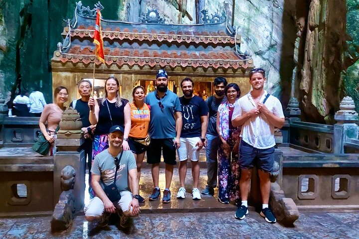 Des touristes explorant les Montagnes de Marbre et la Vieille Ville de Hoi An au Vietnam, photo 21 | wizardtrip