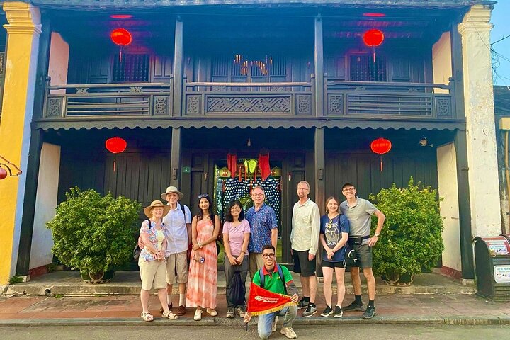 Des touristes explorant les Montagnes de Marbre et la Vieille Ville de Hoi An au Vietnam, photo 27 | wizardtrip