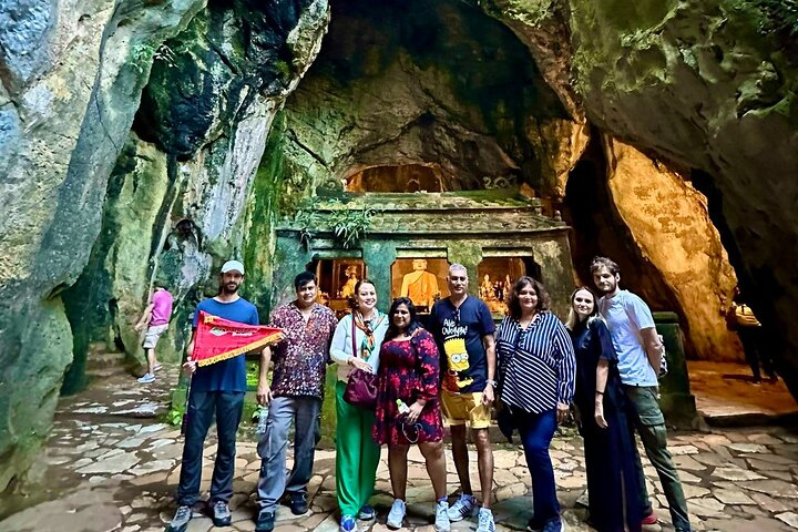 Des touristes explorant les Montagnes de Marbre et la Vieille Ville de Hoi An au Vietnam, photo 28 | wizardtrip