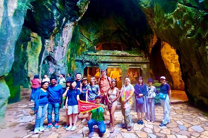Des touristes explorant les Montagnes de Marbre et la Vieille Ville de Hoi An au Vietnam, photo 33 | wizardtrip