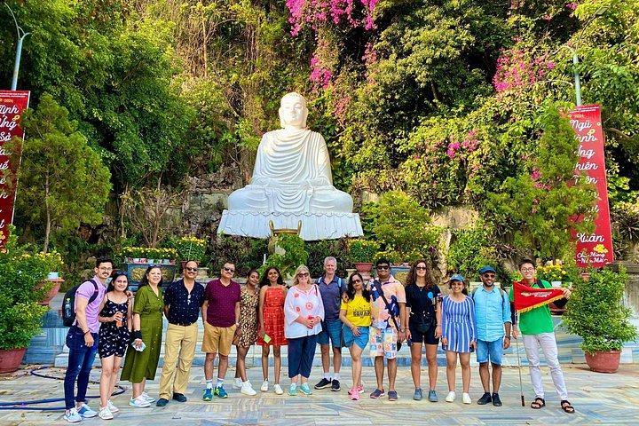 Des touristes explorant les Montagnes de Marbre et la Vieille Ville de Hoi An au Vietnam, photo 38 | wizardtrip