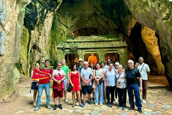 Des touristes explorant les Montagnes de Marbre et la Vieille Ville de Hoi An au Vietnam, photo 42 | wizardtrip