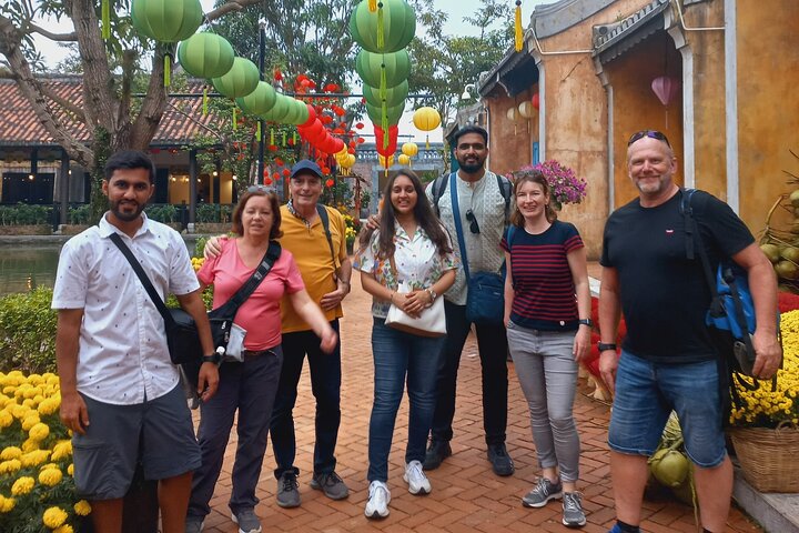 Des touristes explorant les Montagnes de Marbre et la Vieille Ville de Hoi An au Vietnam, photo 47 | wizardtrip