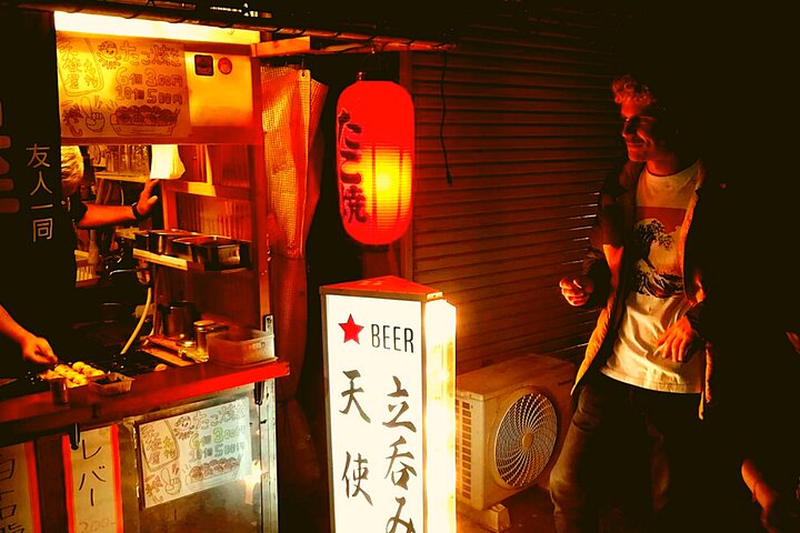 Recorrido nocturno a pie explorando los barrios únicos de Osaka, comida callejera y cultura oculta, foto 9 | wizardtrip