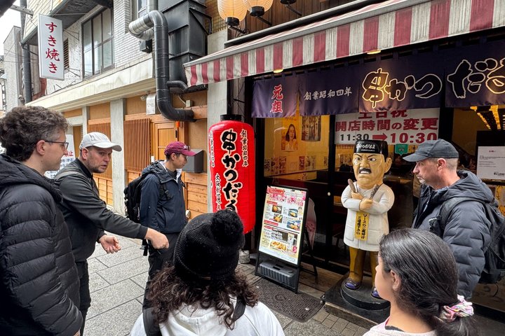 Recorrido nocturno a pie explorando los barrios únicos de Osaka, comida callejera y cultura oculta, foto 11 | wizardtrip