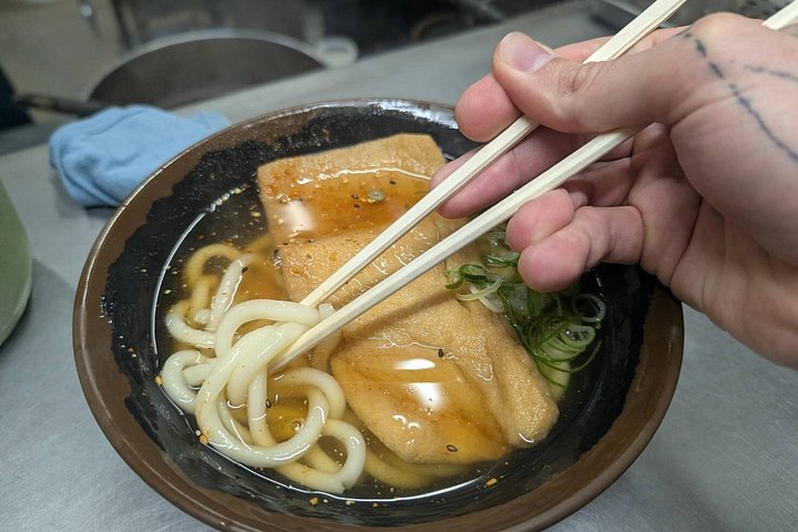 Tour gastronomico di Osaka con piatti e bevande locali nel quartiere di Shinsekai, foto 10 | wizardtrip
