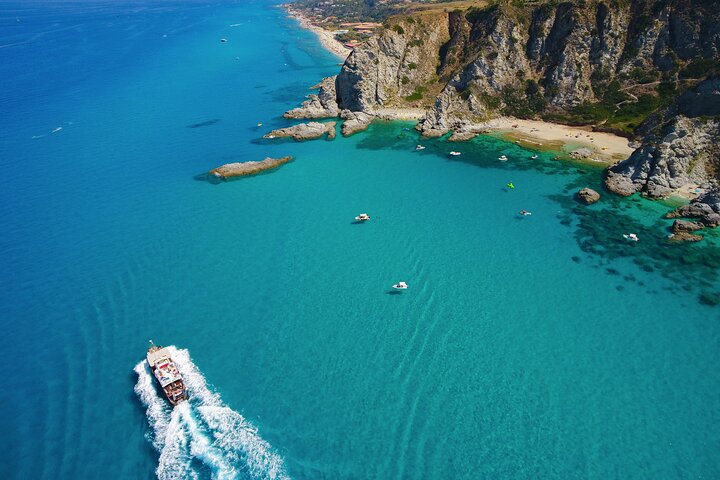 Båttur langs Costa degli Dei, utforsking av grotter og strender nær Tropea, Italia, foto 6 | wizardtrip