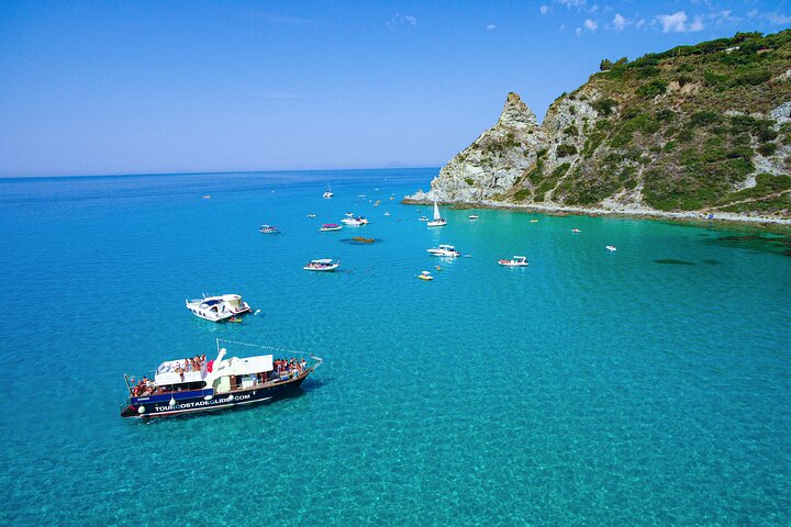 Båttur langs Costa degli Dei, utforsking av grotter og strender nær Tropea, Italia, foto 15 | wizardtrip